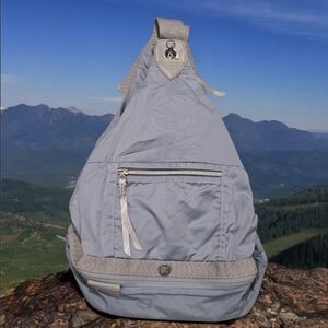 Manduka Be Series Rucksack in Light Blue